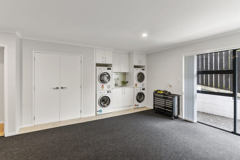 Photo of property in 32 Currell Way, Somerville, Auckland, 2014