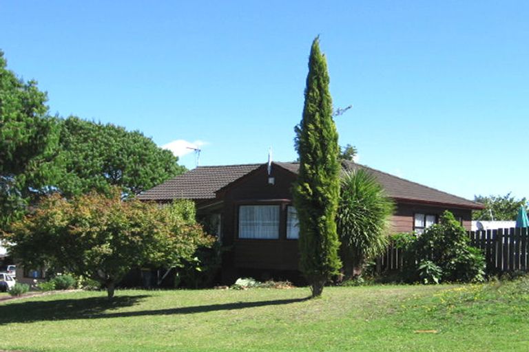 Photo of property in 23 St Catherine Crescent, West Harbour, Auckland, 0618