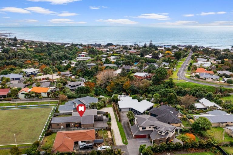 Photo of property in 1156a South Road, Oakura, 4314