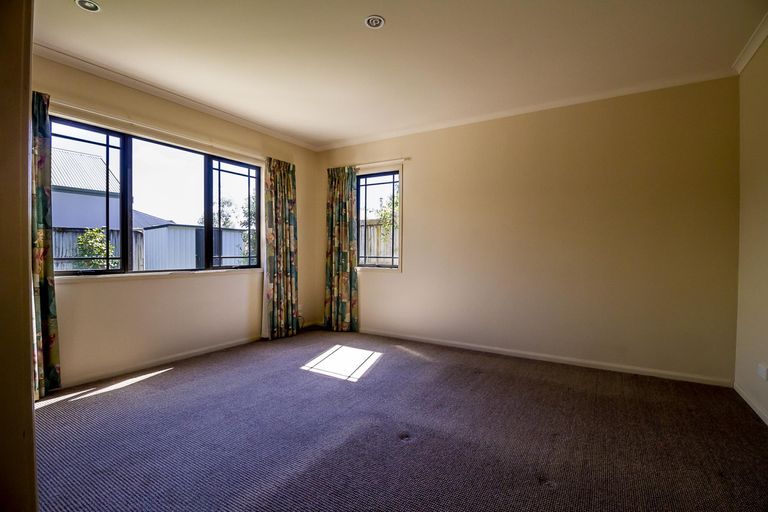 Photo of property in 27 Pirie Street, Palmerston North, 4410