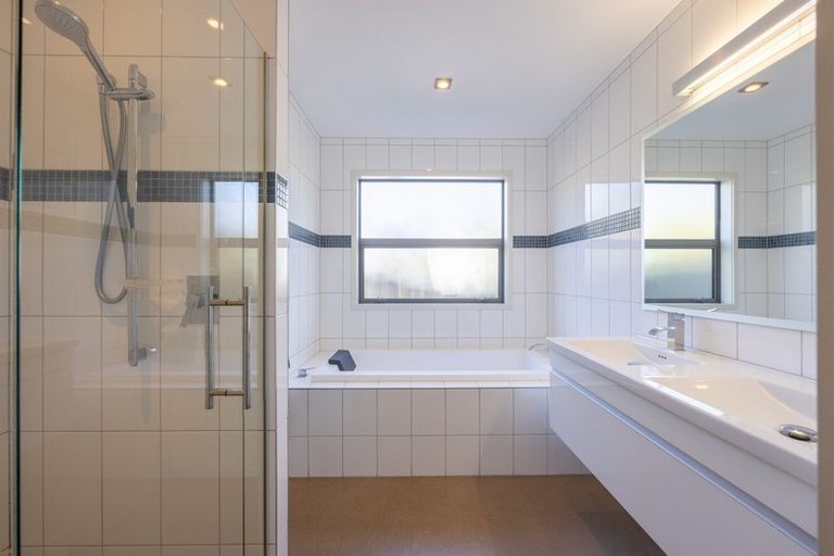 Photo of property in 16 Bevan Place, Wanaka, 9305