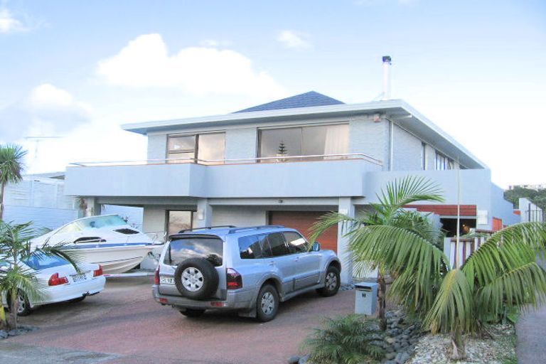 Photo of property in 3 Elgin Place, Red Beach, 0932