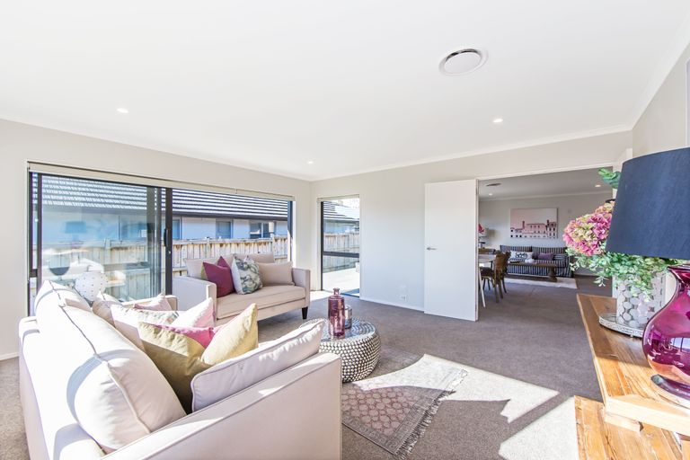 Photo of property in 73 Madison Terrace, Silverdale, 0932