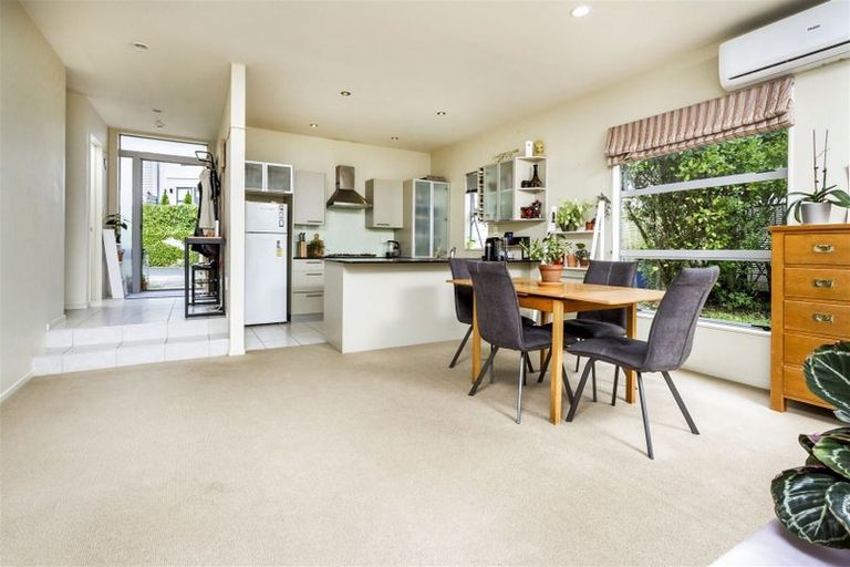 Photo of property in 5/40 Scarlet Oak Drive, Schnapper Rock, Auckland, 0632