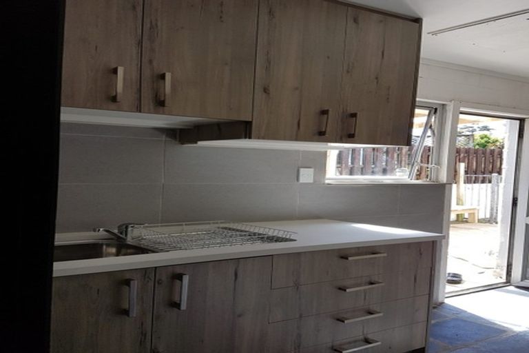 Photo of property in 76 Gallony Avenue, Massey, Auckland, 0614