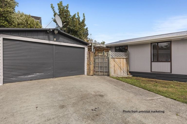 Photo of property in 2 Mcmanaway Grove, Stokes Valley, Lower Hutt, 5019