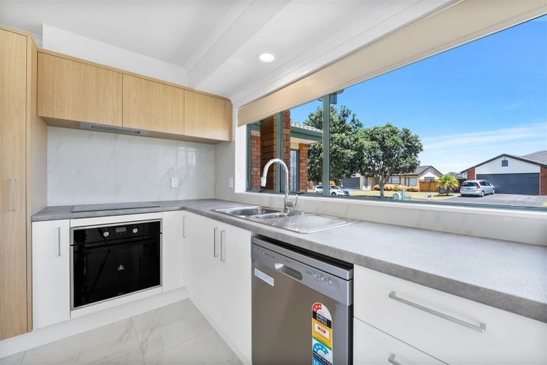 Photo of property in 33 Sandwick Drive, Weymouth, Auckland, 2103