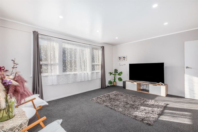 Photo of property in 8 Takapuwahia Drive, Takapuwahia, Porirua, 5022