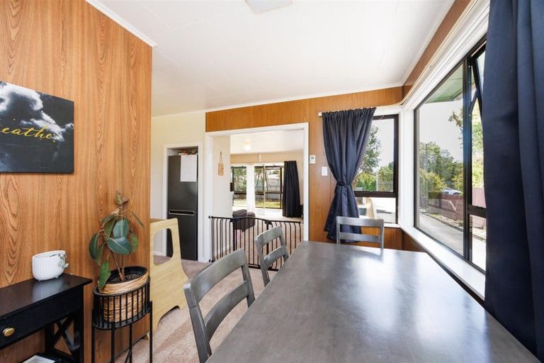 Photo of property in 2 Oaklea Avenue, Marton, 4710