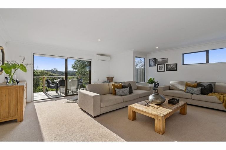 Photo of property in 54 The Avenue, Albany, Auckland, 0632