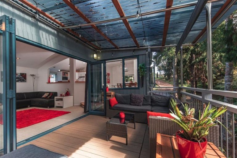 Photo of property in 220 Woodlands Park Road, Titirangi, Auckland, 0604