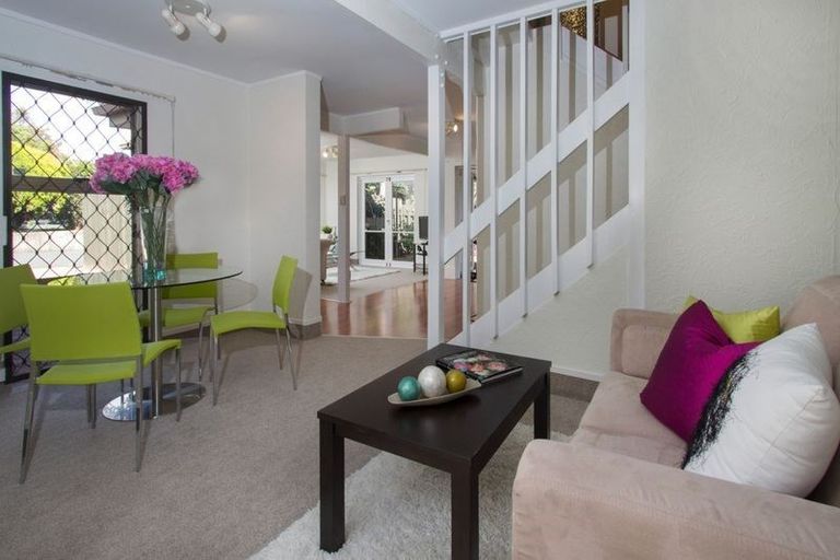 Photo of property in 1/104 Pakuranga Road, Pakuranga, Auckland, 2010