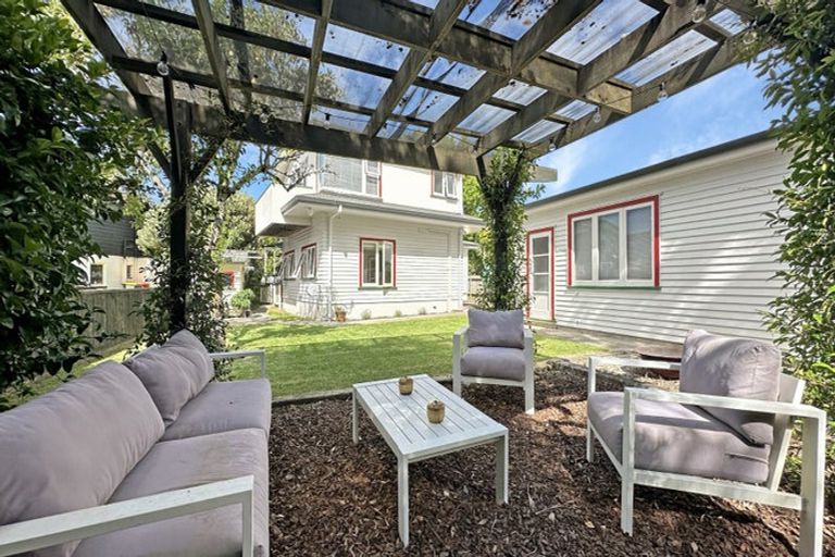 Photo of property in 11 Holgate Avenue, Herald Island, Auckland, 0618