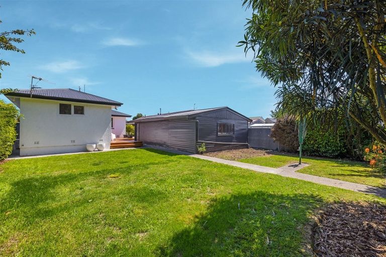 Photo of property in 136 Avonhead Road, Avonhead, Christchurch, 8042