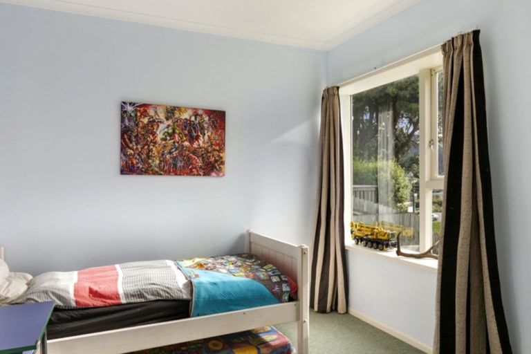 Photo of property in 100 Creswick Terrace, Northland, Wellington, 6012