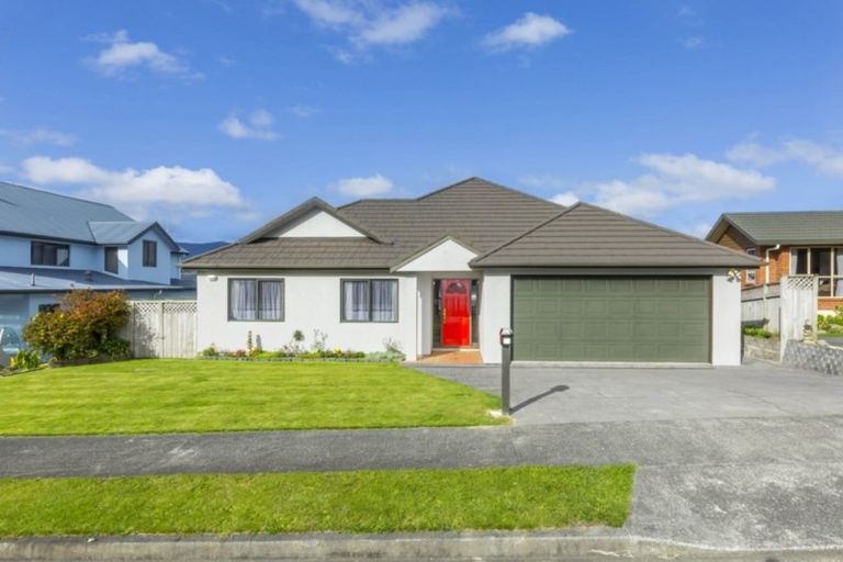 Photo of property in 17 Birkinshaw Grove, Riverstone Terraces, Upper Hutt, 5018