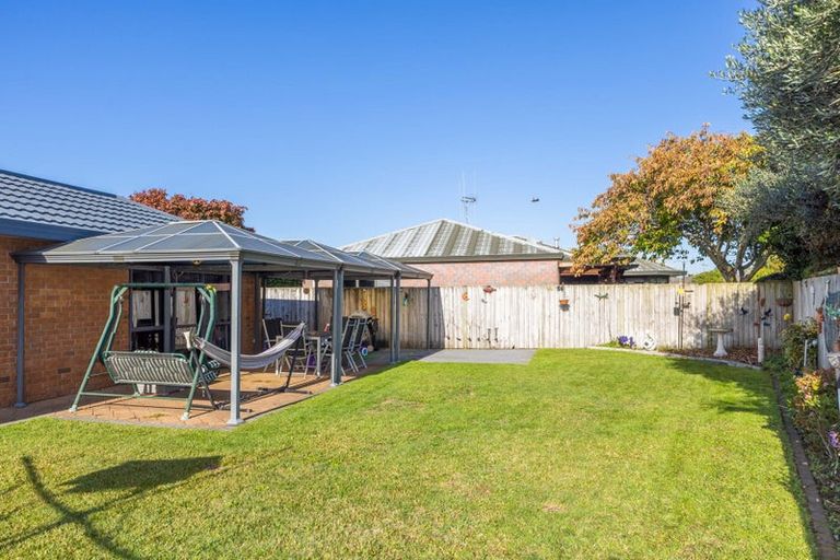 Photo of property in 23 Waiwherowhero Drive, St Andrews, Hamilton, 3200