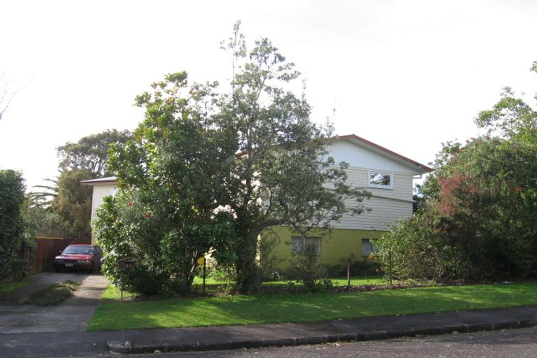 Photo of property in 16 Taioma Crescent, Te Atatu Peninsula, Auckland, 0610