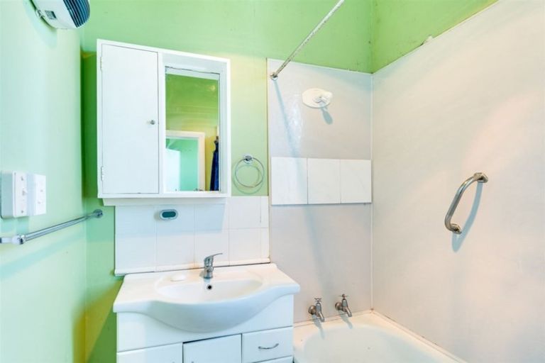 Photo of property in 40 Faraday Street, Hospital Hill, Napier, 4110