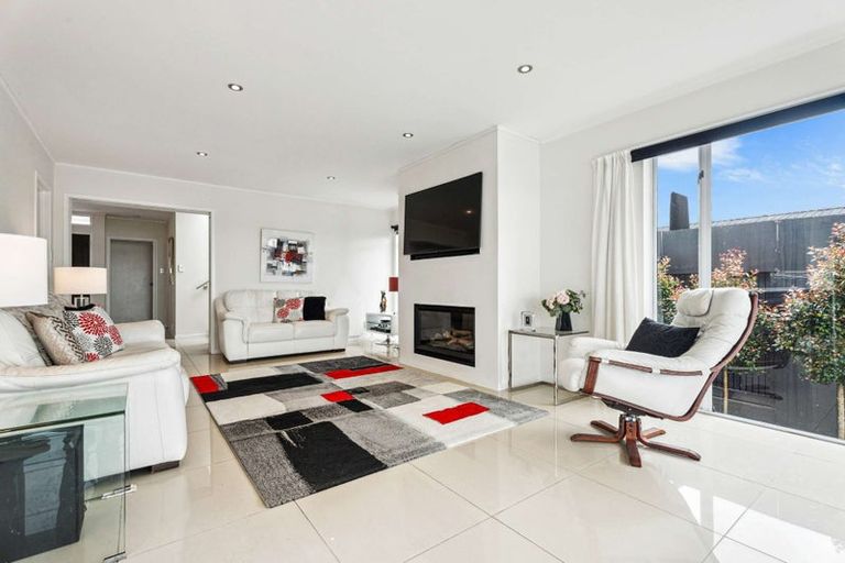 Photo of property in 100 Bramley Drive, Farm Cove, Auckland, 2012