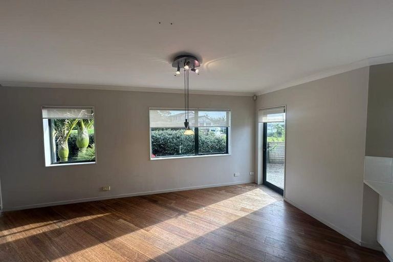 Photo of property in 5 Pigeonwood Lane, Albany, Auckland, 0632