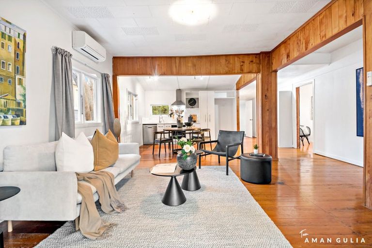 Photo of property in 129 Sunnyside Road, Sunnyvale, Auckland, 0612