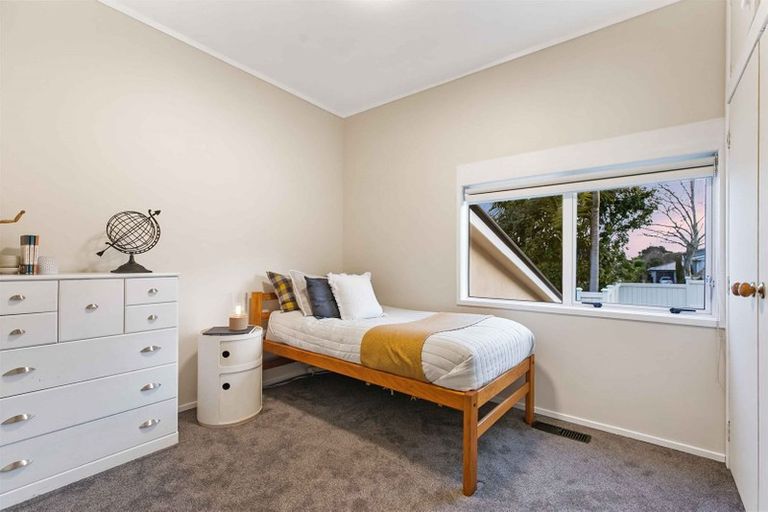 Photo of property in 16 Creamer Avenue, Belmont, Auckland, 0622