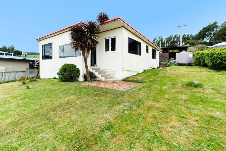 Photo of property in 11 Gull Street, Waihola, Milton, 9073