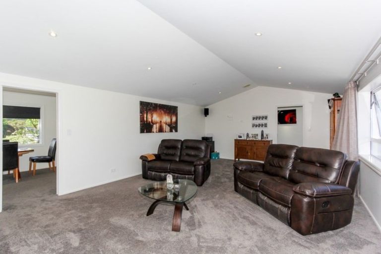 Photo of property in 7a Caledonia Place, Highlands Park, New Plymouth, 4312