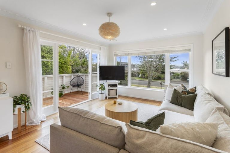 Photo of property in 31 Renata Crescent, Te Atatu Peninsula, Auckland, 0610