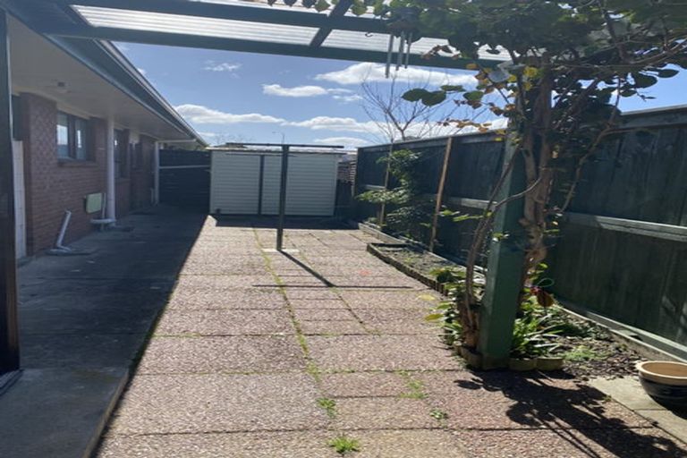 Photo of property in 1/6 Annette Avenue, Te Atatu South, Auckland, 0610