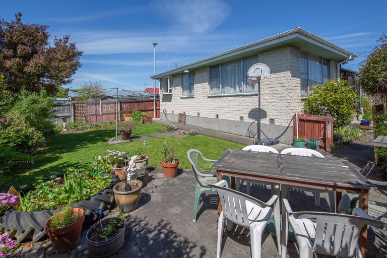 Photo of property in 2/264 Main North Road, Redwood, Christchurch, 8051