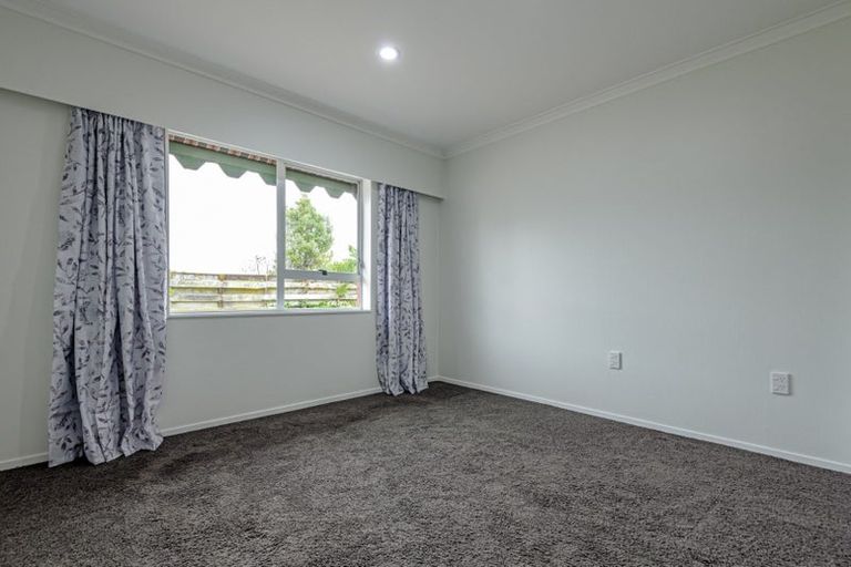 Photo of property in 10 Hollows Crescent, Takaro, Palmerston North, 4412