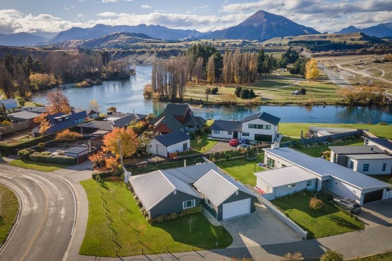 Photo of property in 1 Ivy Lane, Albert Town, Wanaka, 9305