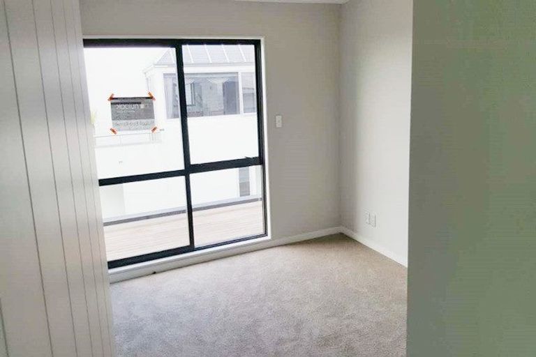 Photo of property in 16 Takutai Avenue, Bucklands Beach, Auckland, 2012