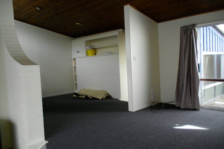 Photo of property in 2/21 Howard Road, Northcote, Auckland, 0627