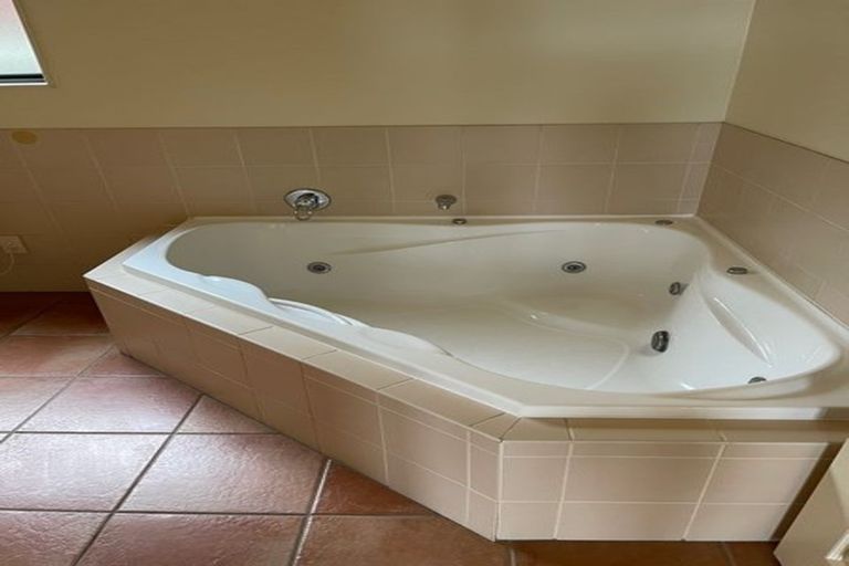 Photo of property in 2b Spencer Road, Pinehill, Auckland, 0632