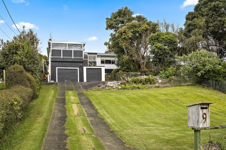 Photo of property in 9 Awaroa Road, Helensville, 0800