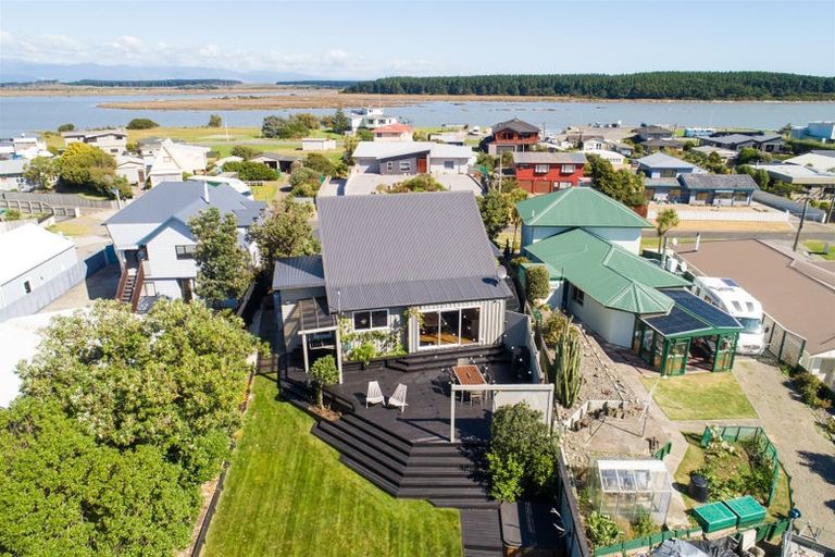 Photo of property in 45 Shortt Street, Foxton Beach, Foxton, 4815