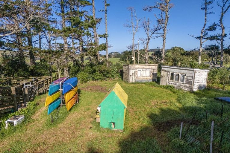 Photo of property in 2640 South Head Road, South Head, Helensville, 0874