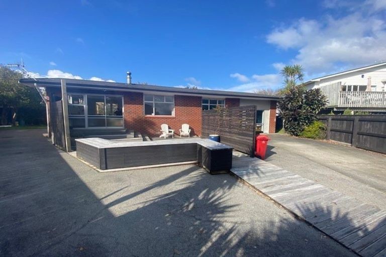 Photo of property in 20 Island View Terrace, Waikanae Beach, Waikanae, 5036