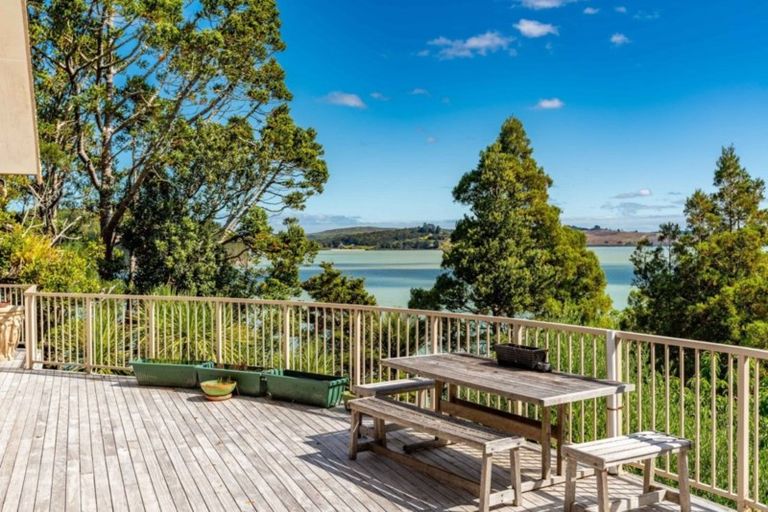 Photo of property in 467 Heatley Road, Whakapirau, Maungaturoto, 0583