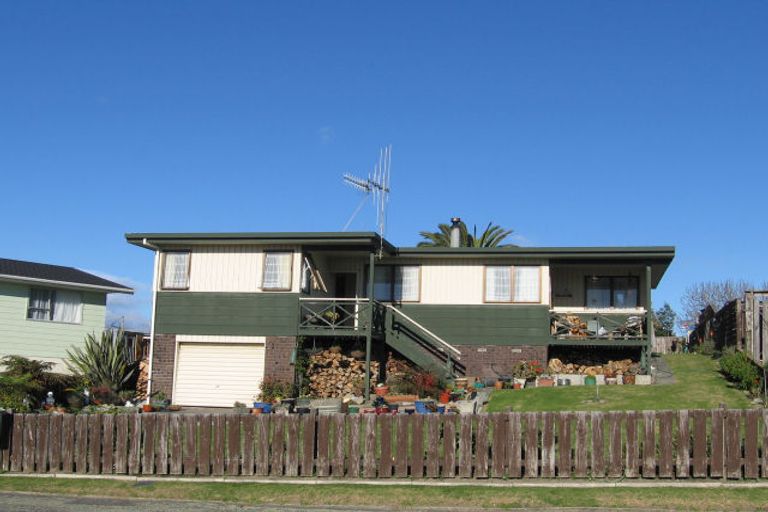 Photo of property in 5 Robert Mckeen Street, Otaki Beach, Otaki, 5512