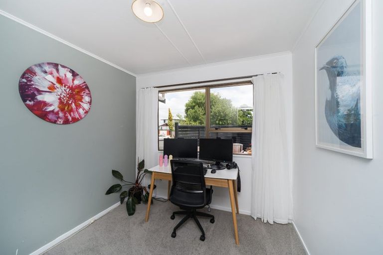 Photo of property in 27 Hillcrest Drive, Kelvin Grove, Palmerston North, 4414