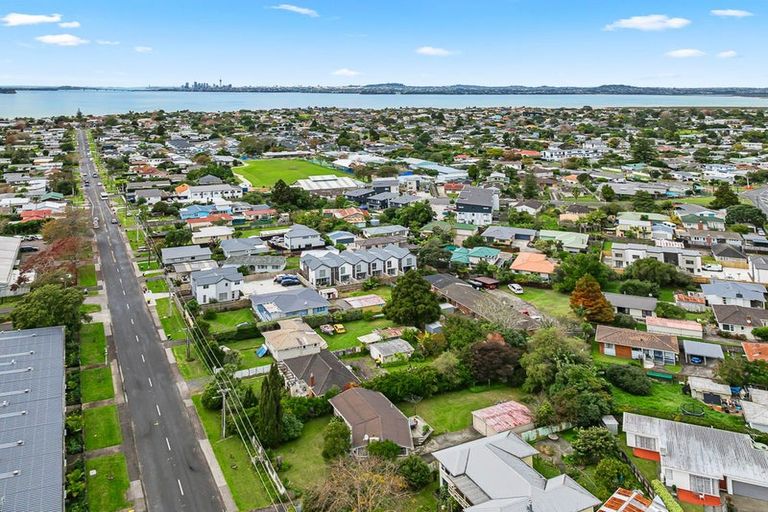 Photo of property in 43 Wharf Road, Te Atatu Peninsula, Auckland, 0610