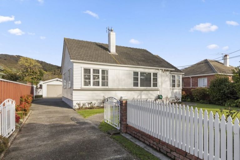 Photo of property in 28 Pilcher Crescent, Naenae, Lower Hutt, 5011
