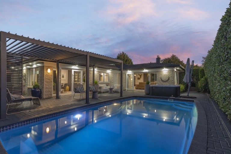 Photo of property in 9 Seymour Road, Mellons Bay, Auckland, 2014