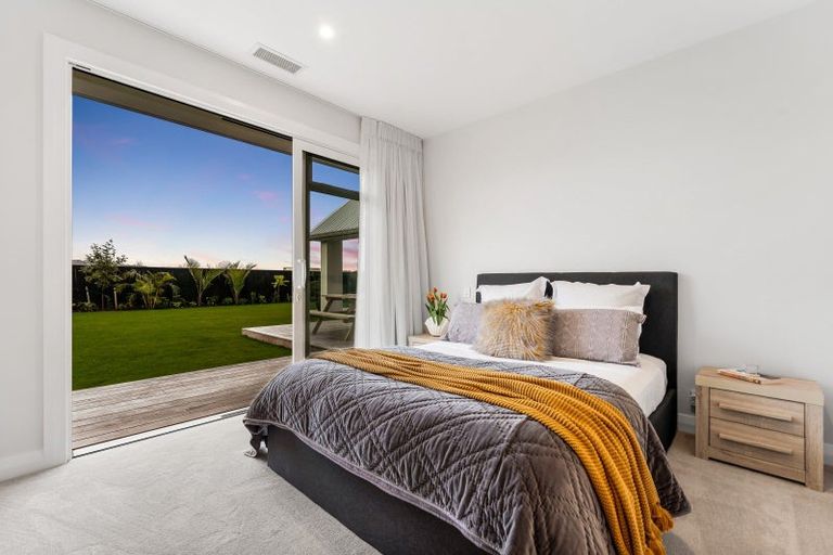 Photo of property in 32 Sandpiper Avenue, Point Wells, 0986