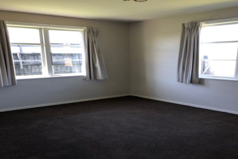 Photo of property in 17 Newall Avenue, Bryndwr, Christchurch, 8052