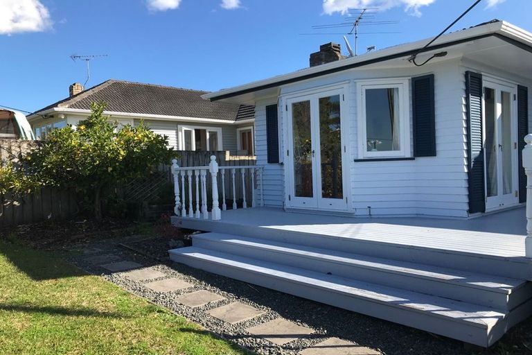 Photo of property in 7 Matipo Road, Mairangi Bay, Auckland, 0630